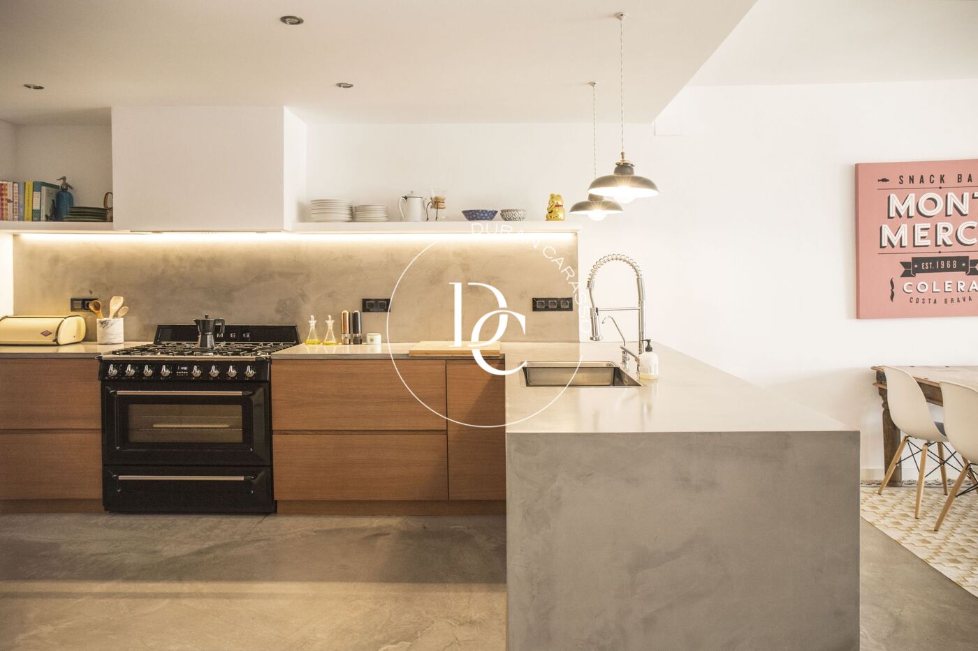 Exclusiva casa adossada de disseny modern a la zona baixa de la Levantina, llesta per llogar!