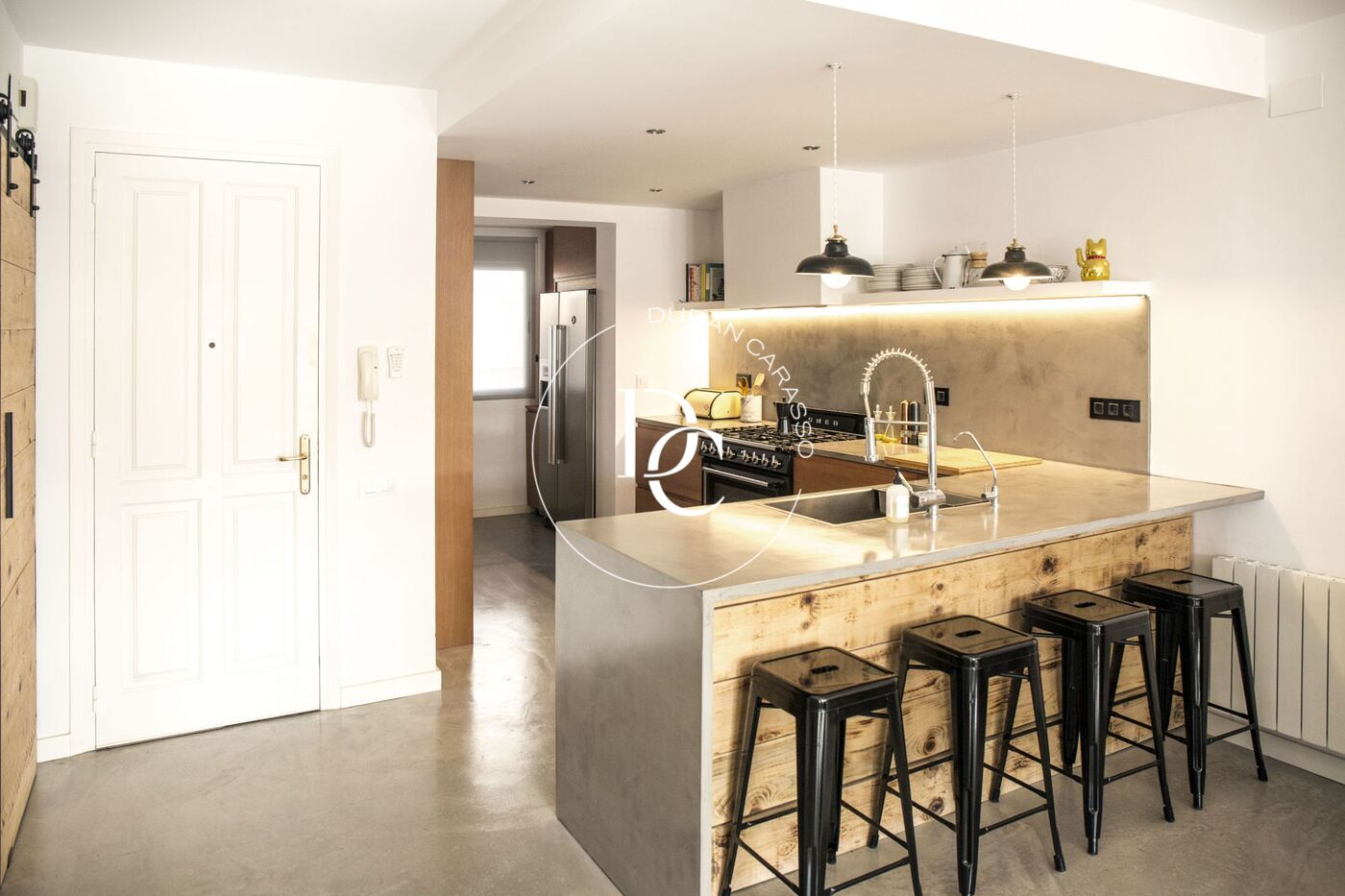 Exclusiva casa adossada de disseny modern a la zona baixa de la Levantina, llesta per llogar!