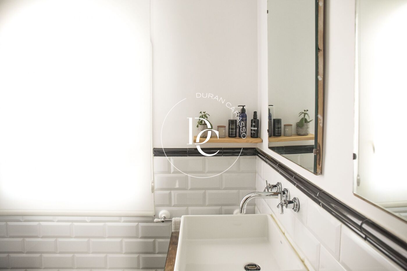 Exclusiva casa adossada de disseny modern a la zona baixa de la Levantina, llesta per llogar!