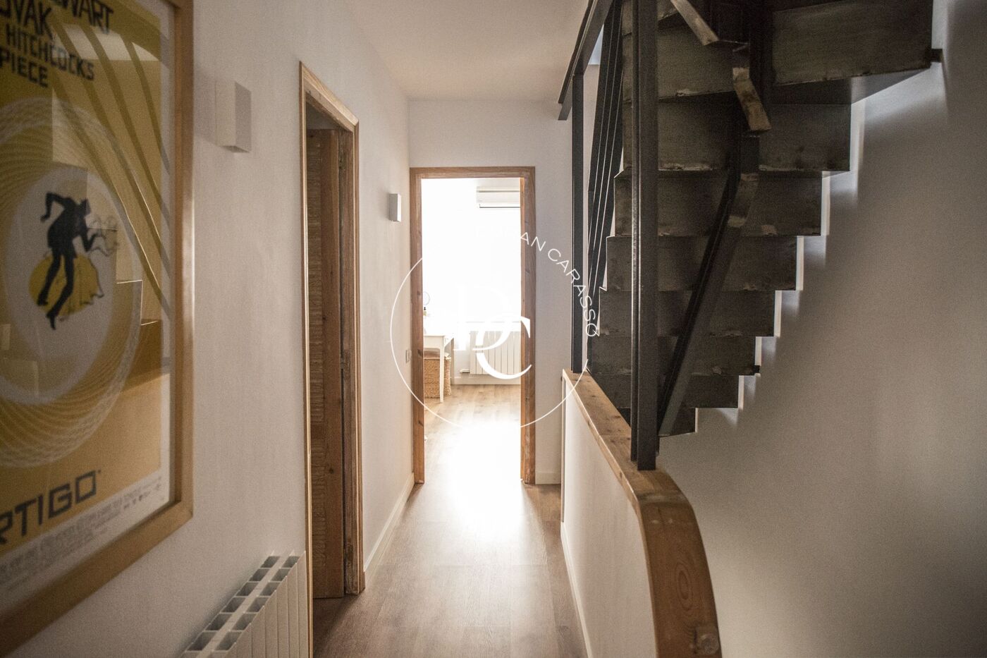 Exclusiva casa adossada de disseny modern a la zona baixa de la Levantina, llesta per llogar!