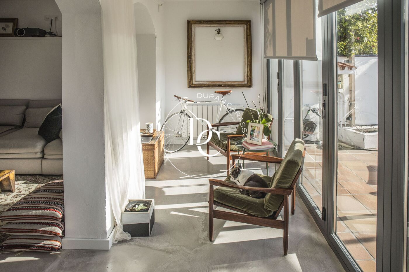 Exclusiva casa adossada de disseny modern a la zona baixa de la Levantina, llesta per llogar!