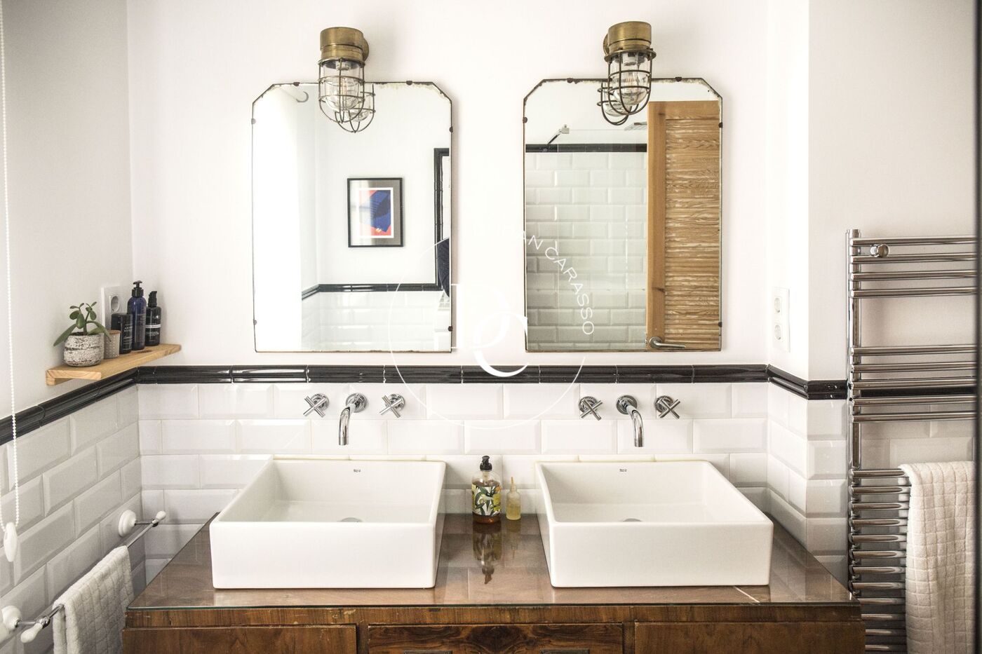 Exclusiva casa adossada de disseny modern a la zona baixa de la Levantina, llesta per llogar!