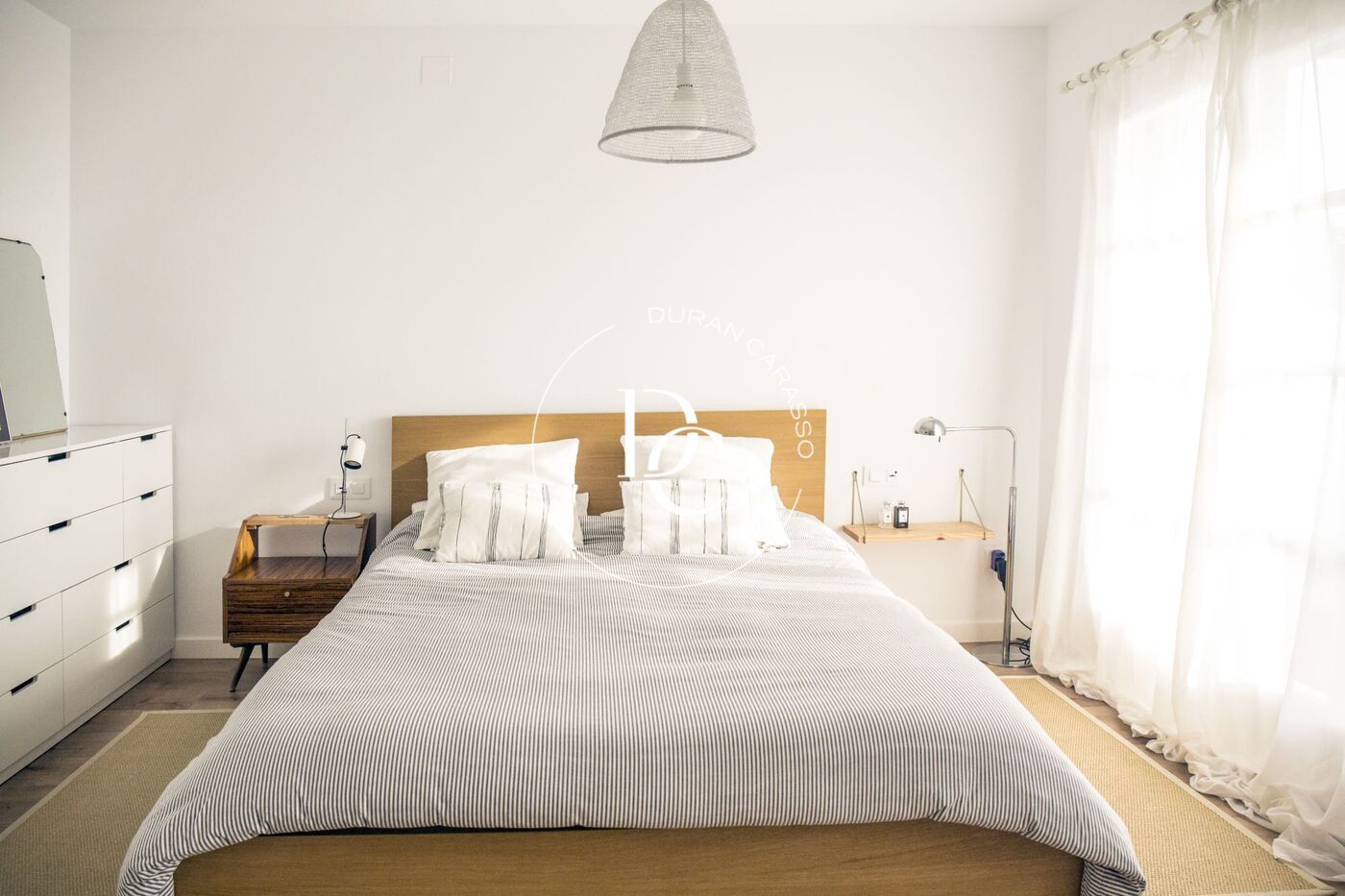 Exclusiva casa adossada de disseny modern a la zona baixa de la Levantina, llesta per llogar!