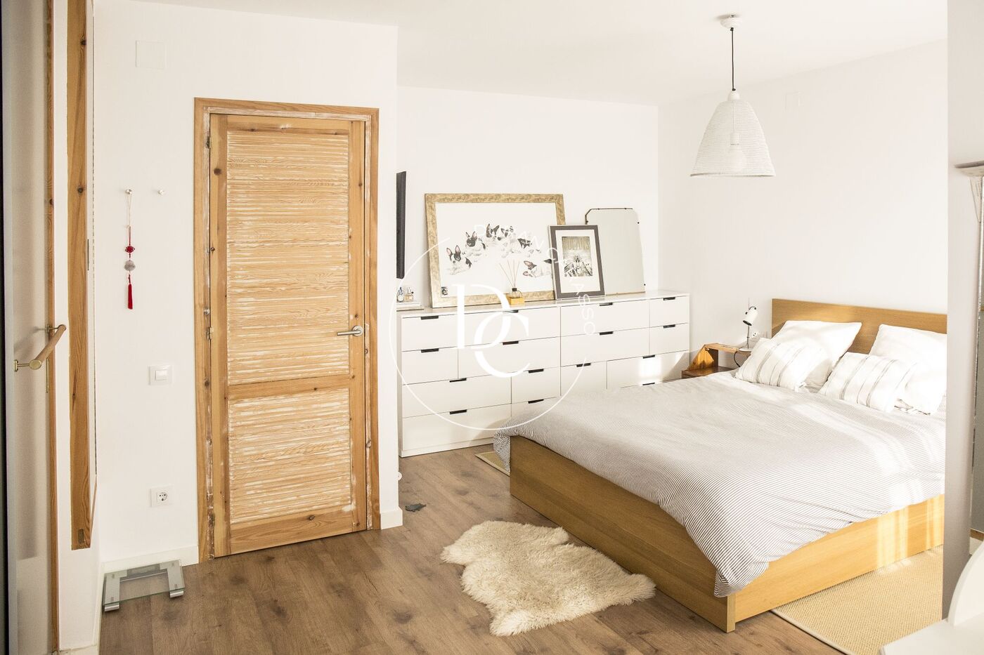 Exclusiva casa adossada de disseny modern a la zona baixa de la Levantina, llesta per llogar!