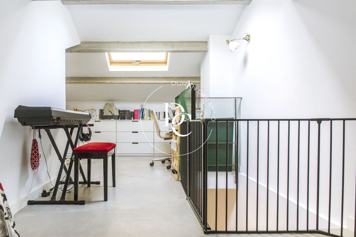 Exclusiva casa adossada de disseny modern a la zona baixa de la Levantina, llesta per llogar!