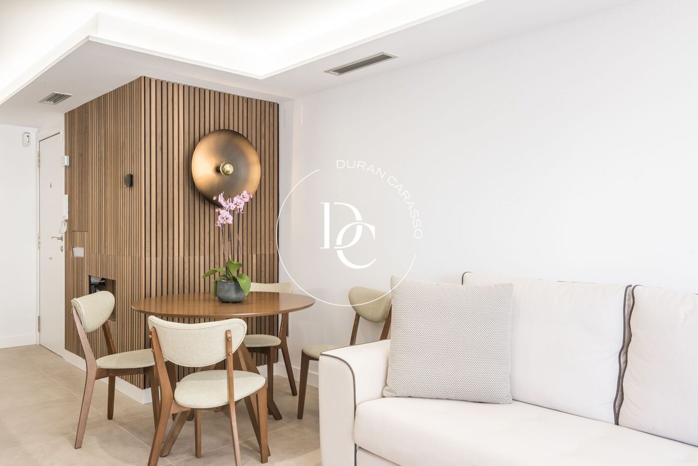 Piso de diseño en venta en segunda línea de mar en Calafell
