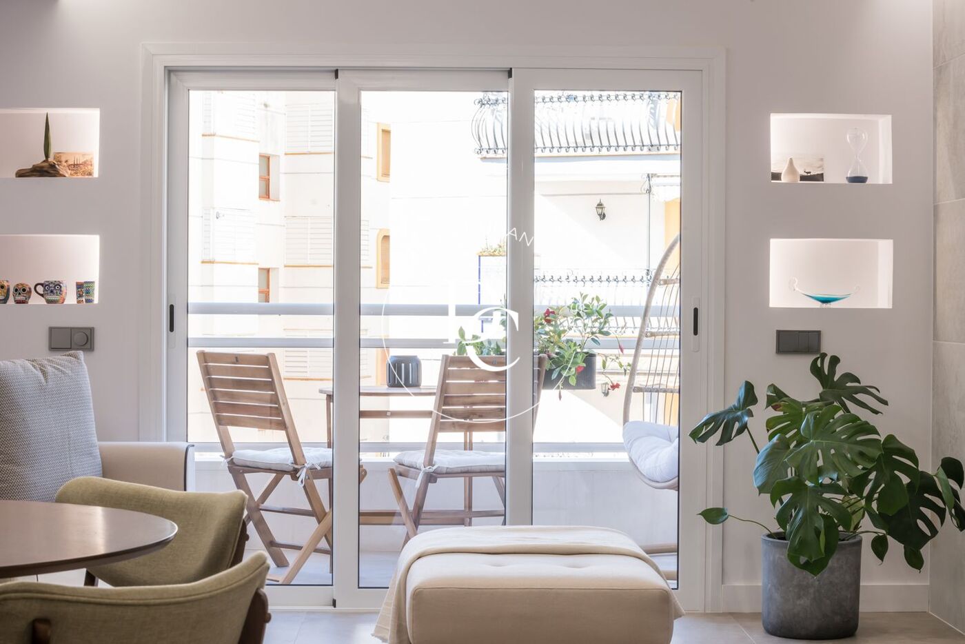 Piso de diseño en venta en segunda línea de mar en Calafell