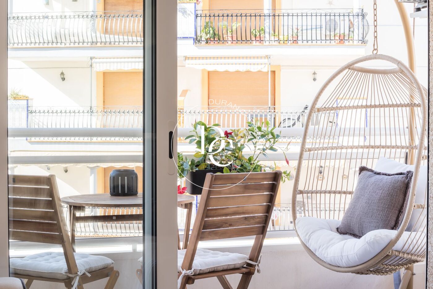 Piso de diseño en venta en segunda línea de mar en Calafell