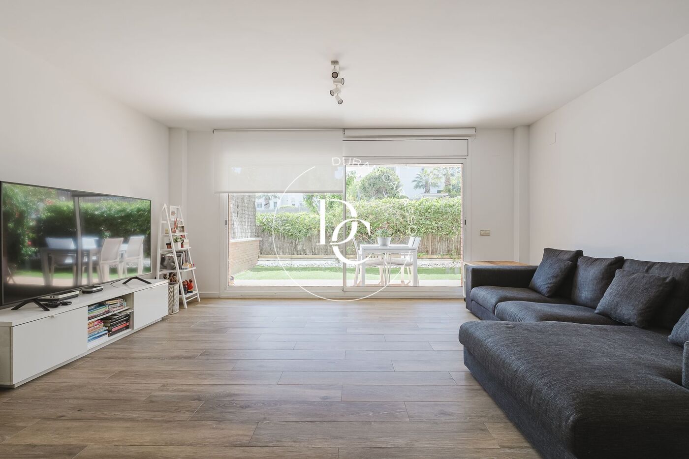 142 sqm flat with pool and terrace for rent in Sitges