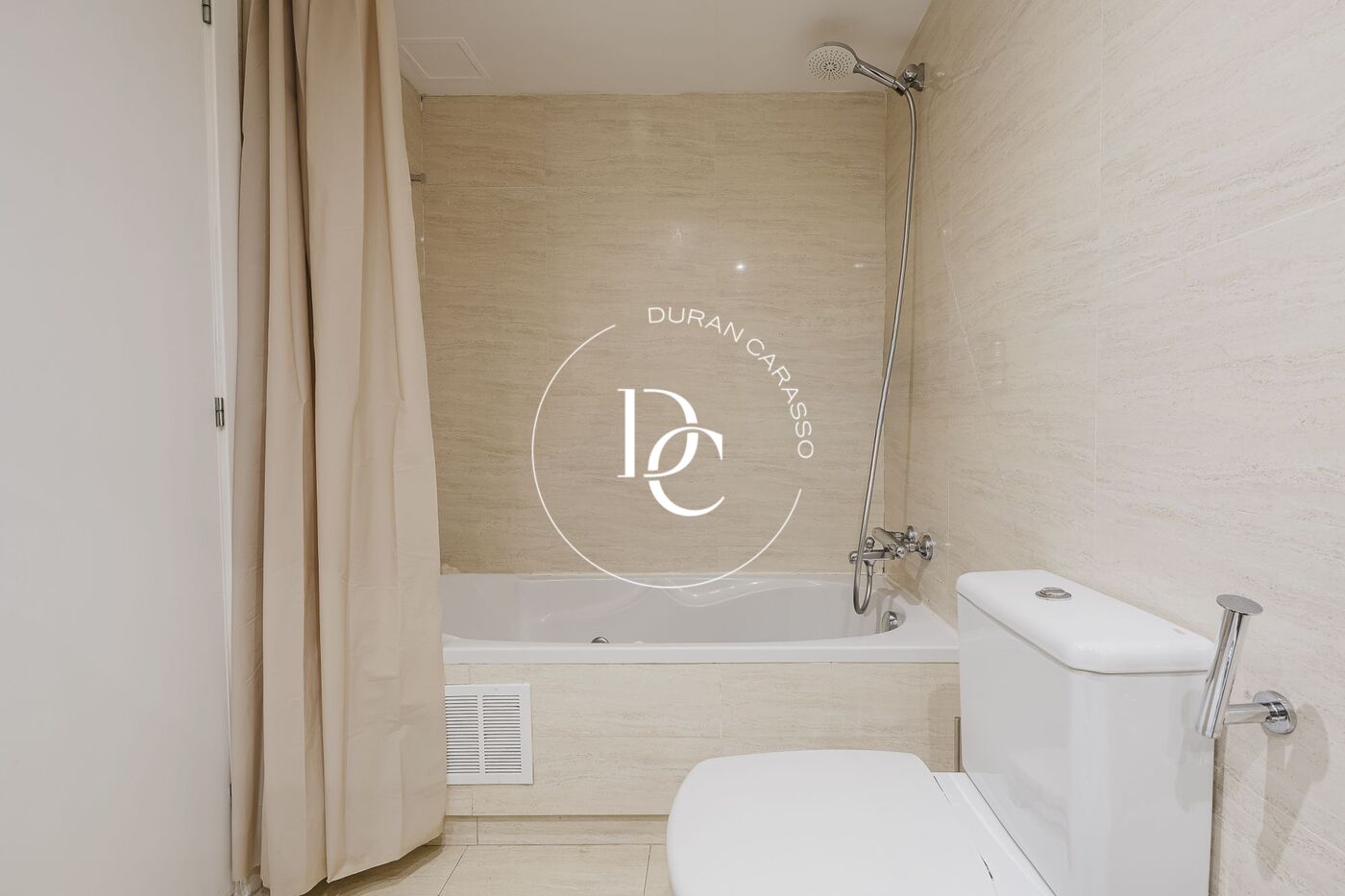 142 sqm flat with pool and terrace for rent in Sitges