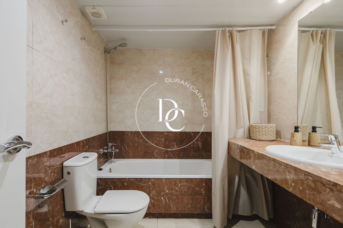 142 sqm flat with pool and terrace for rent in Sitges