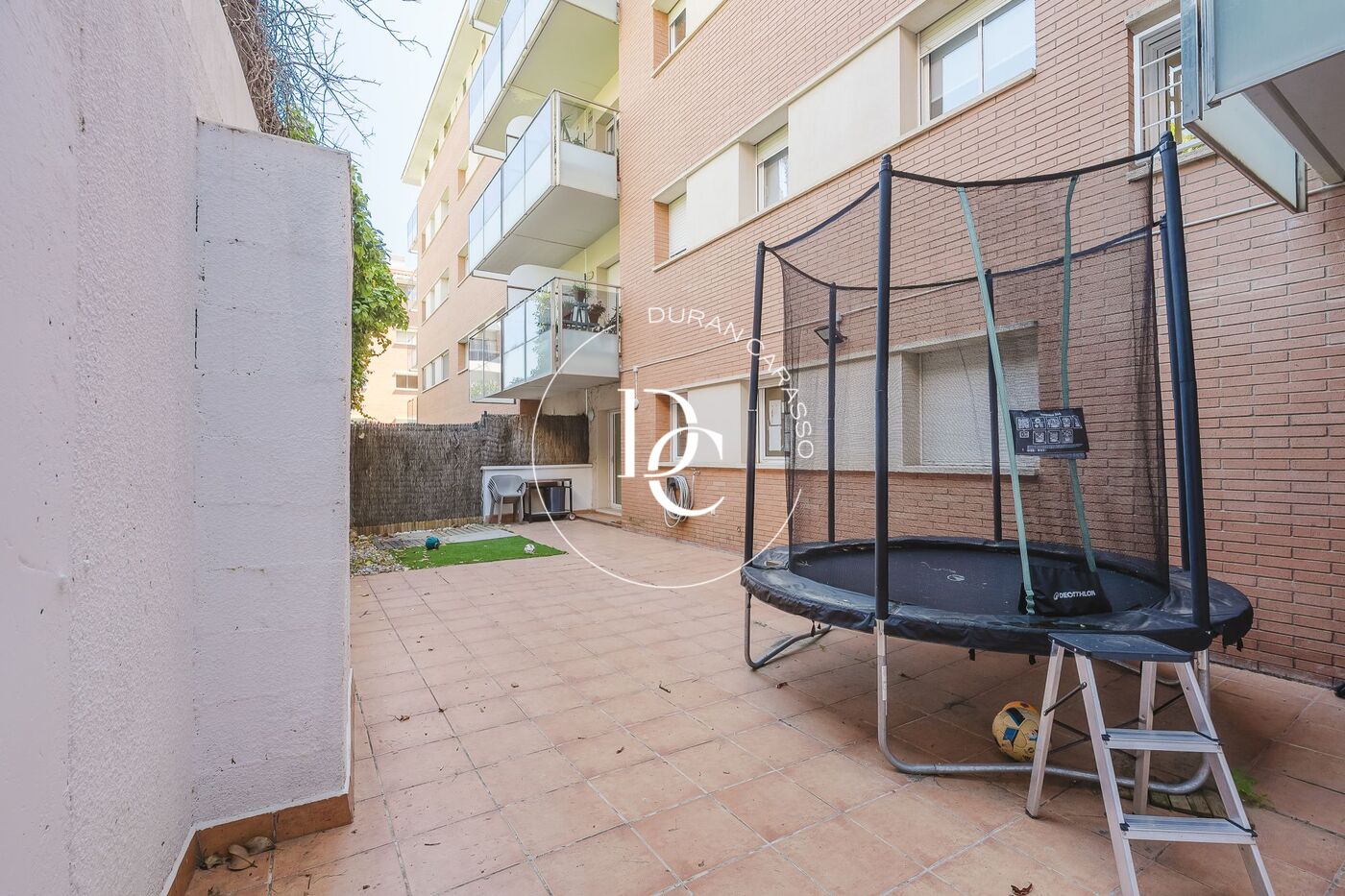 142 sqm flat with pool and terrace for rent in Sitges
