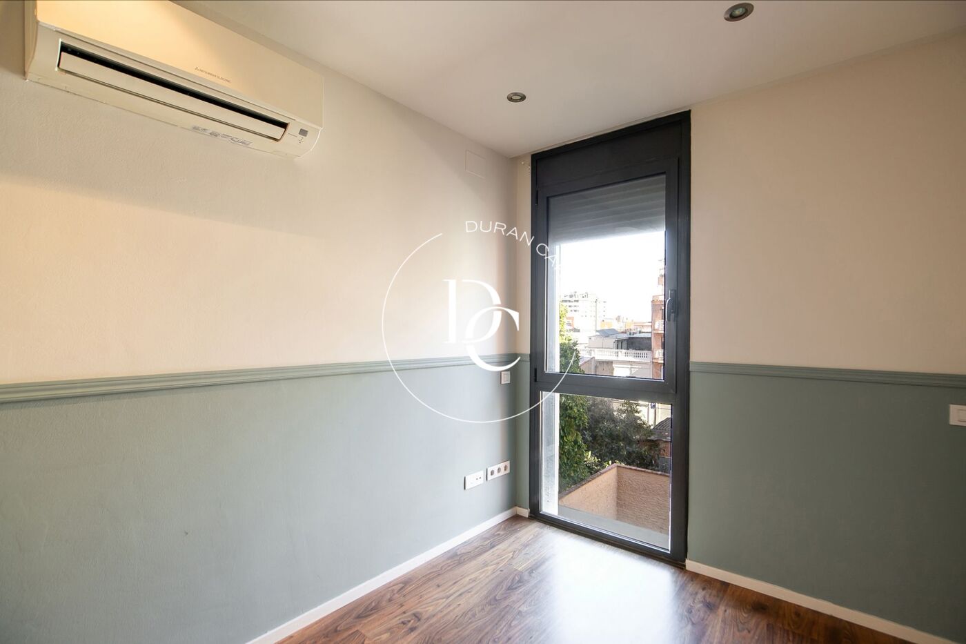 Piso dúplex con terraza en venta en Nou Barris, Barcelona