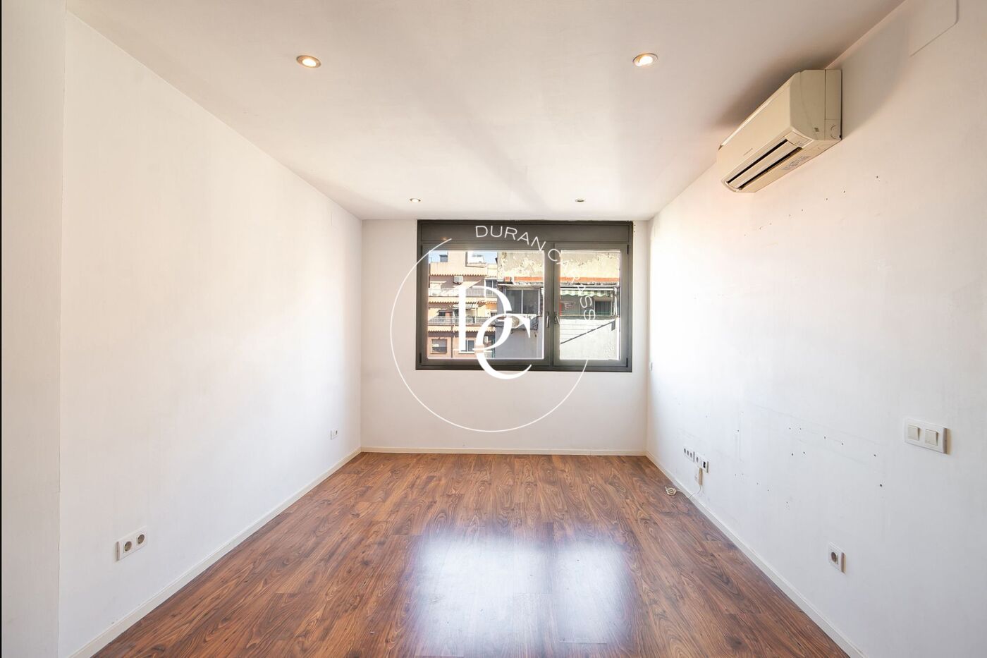 Piso dúplex con terraza en venta en Nou Barris, Barcelona