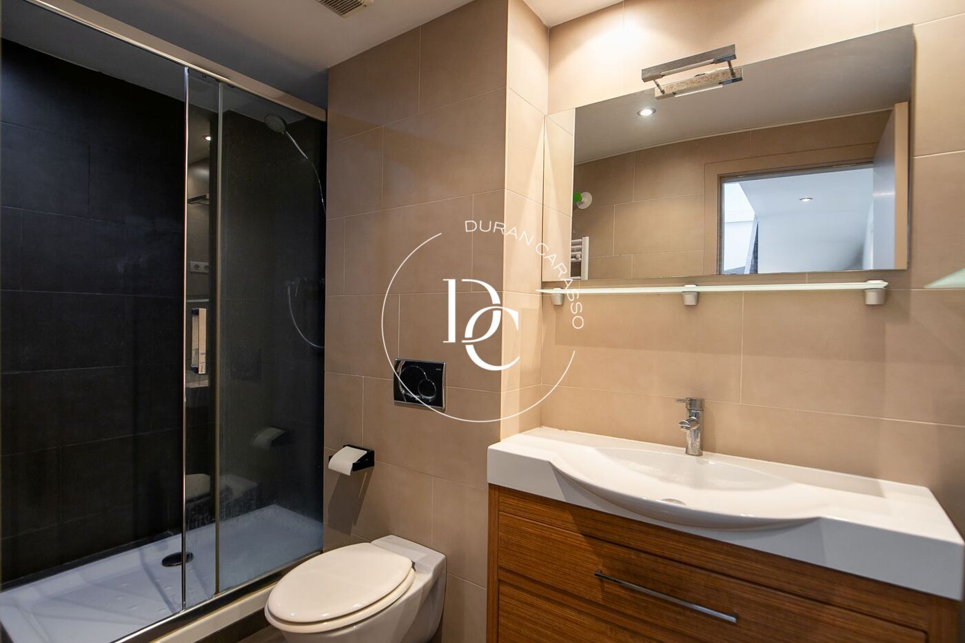 Piso dúplex con terraza en venta en Nou Barris, Barcelona