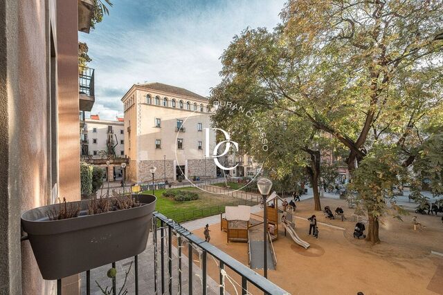Piso  con terraza en venta en El Raval, Barcelona