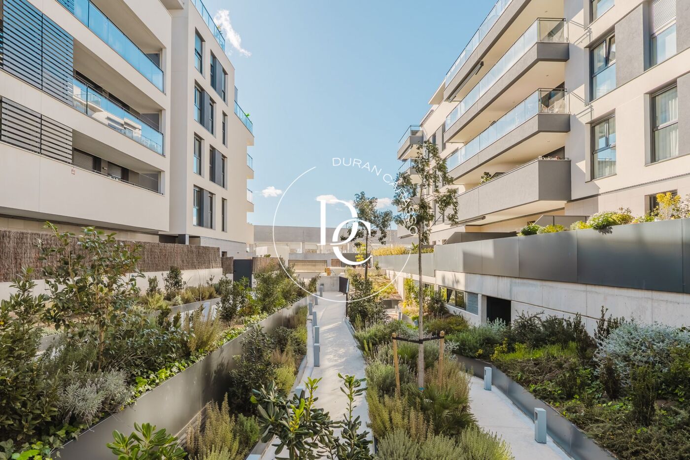 EXCLUSIVE HIGH-END FURNISHED DUPLEX FOR RENT WITH LARGE TERRACE AND PREMIUM COMMUNAL AREAS