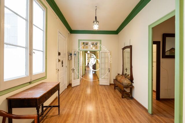 Apartment for sale in a stately building, next to Passeig de Gràcia