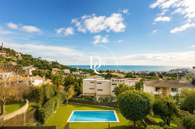 Maison de 196 m2 avec piscine et vues à vendre à Levantina, Sitges