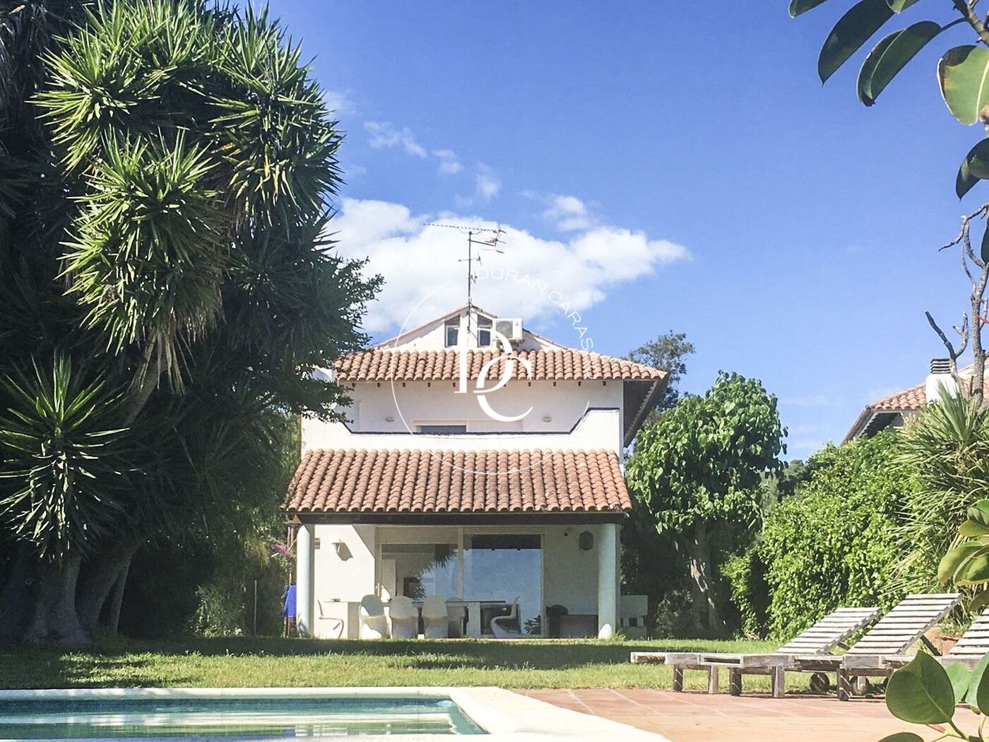 Casa familiar con vistas al mar en venta en Vallpineda.