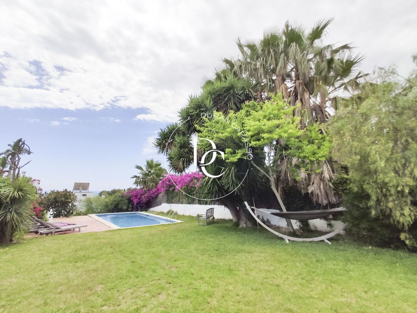 Casa familiar con vistas al mar en venta en Vallpineda.