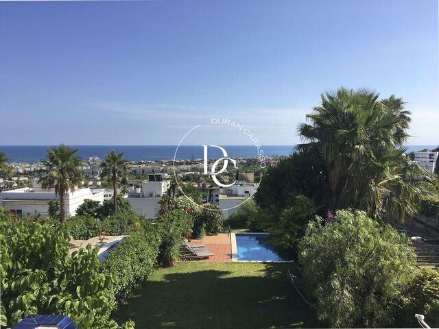 Casa familiar con vistas al mar en venta en Vallpineda.