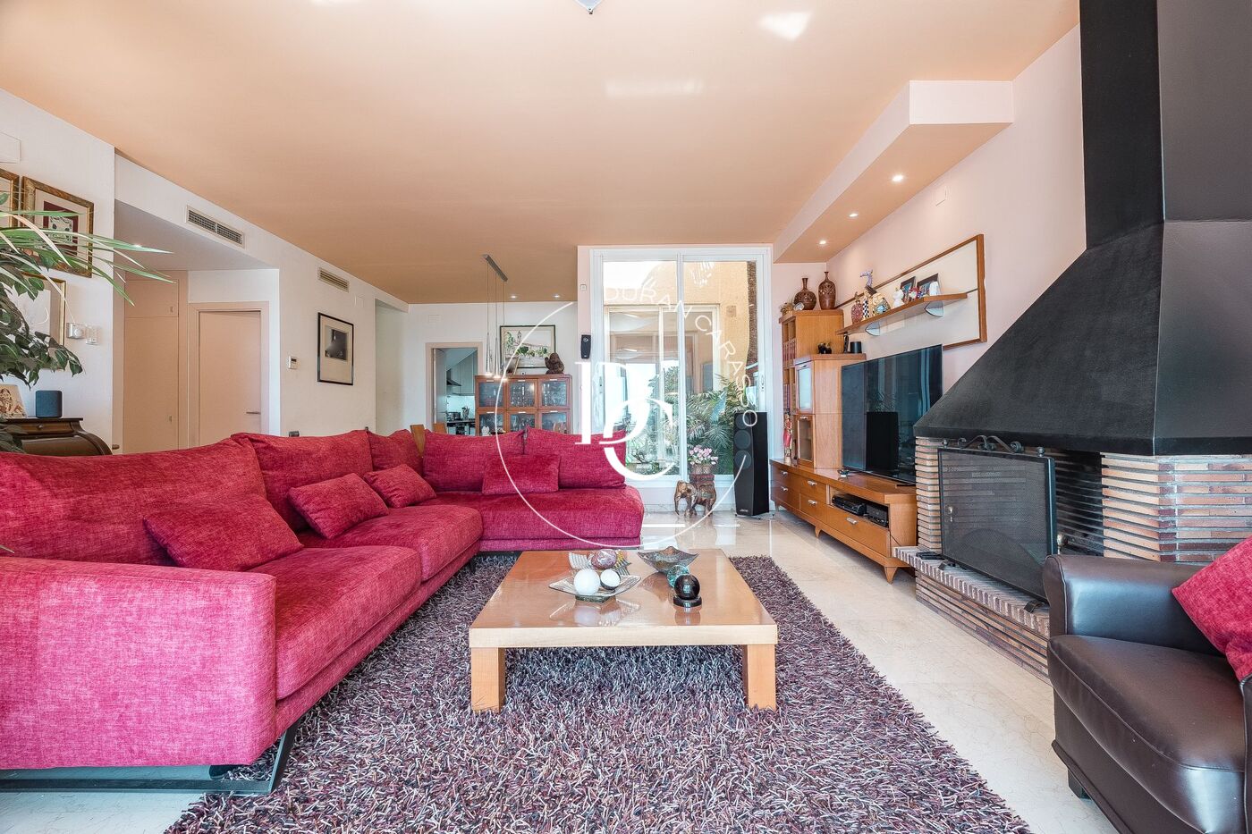 Casa adosada en venta con vistas panorámicas al mar en Sitges