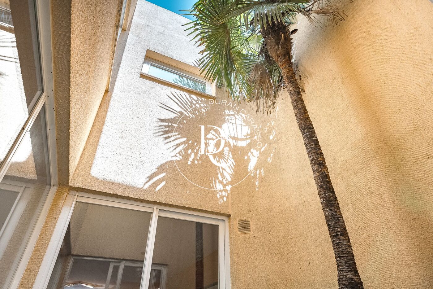 Casa adosada en venta con vistas panorámicas al mar en Sitges