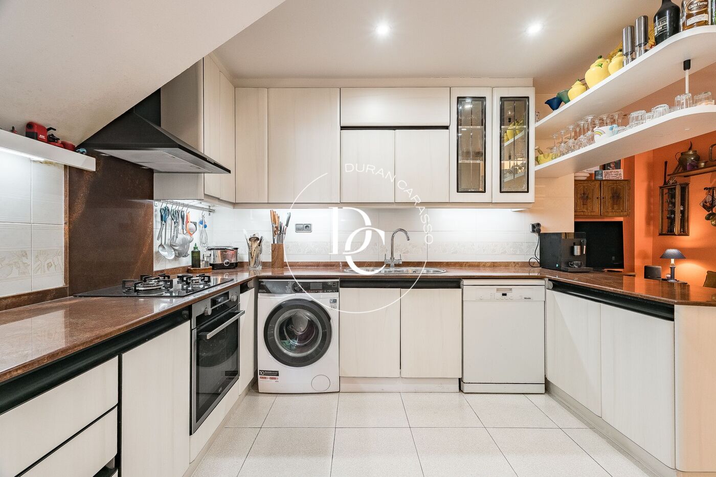 Casa adosada en venta con vistas panorámicas al mar en Sitges