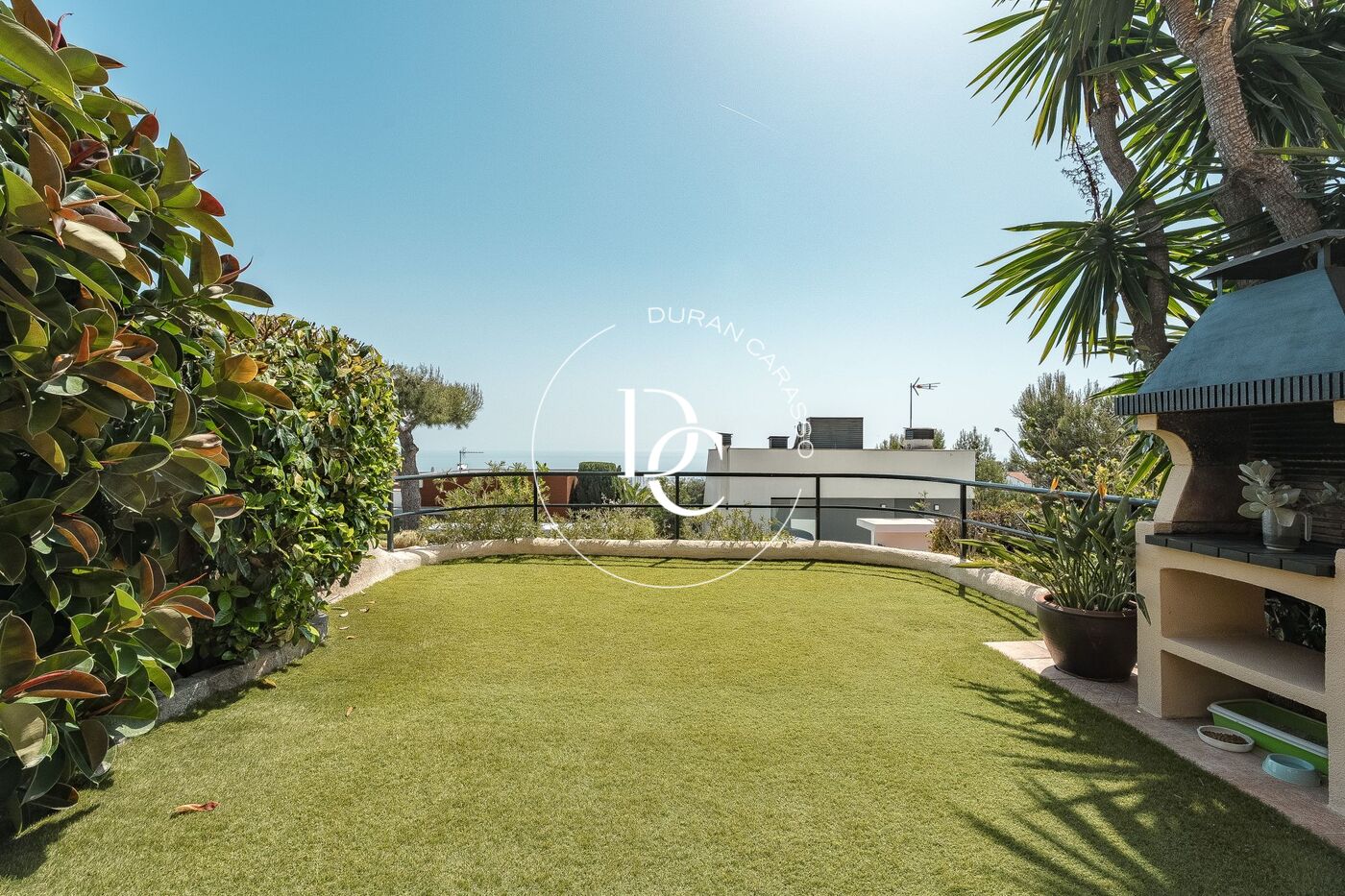 Casa adosada en venta con vistas panorámicas al mar en Sitges