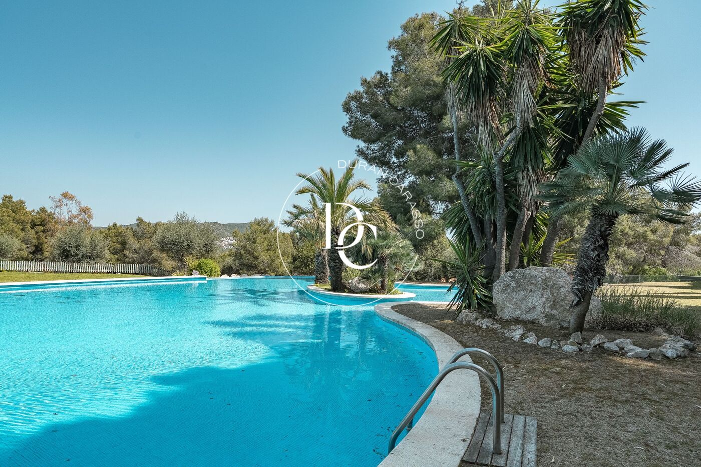 Casa adosada en venta con vistas panorámicas al mar en Sitges