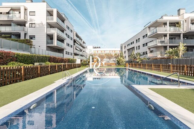 Piso de 128 m2 con piscina y terraza en venta en La Plana, Sitges