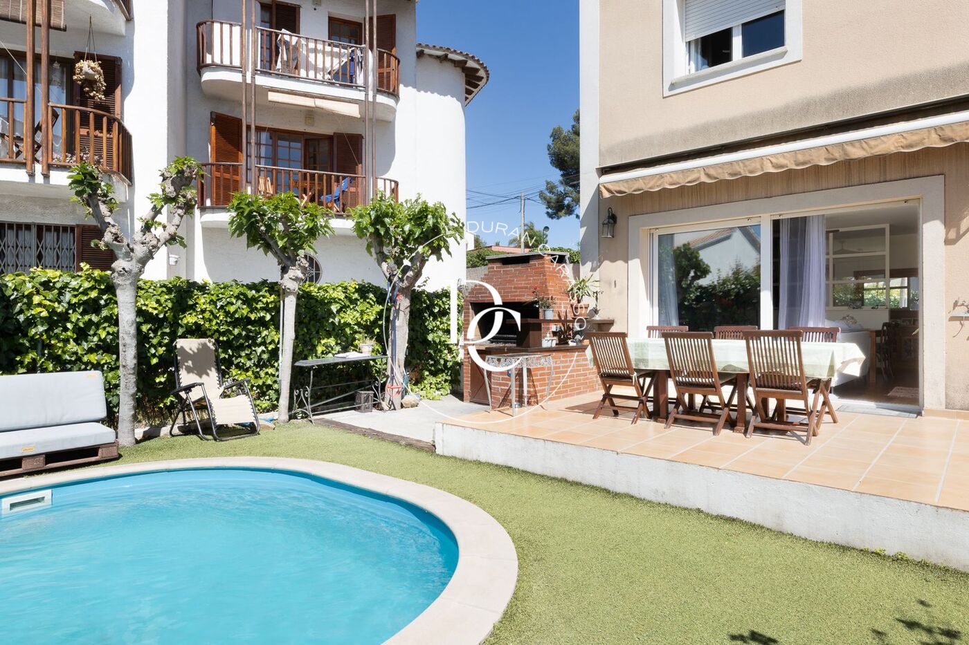 Casa con piscina privada en venta en Vallpineda.