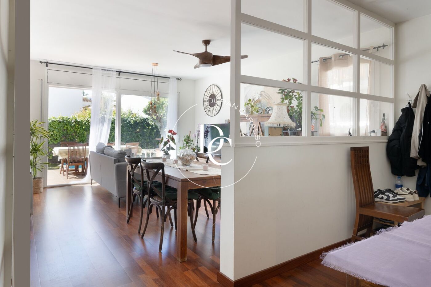 Casa con piscina privada en venta en Vallpineda.
