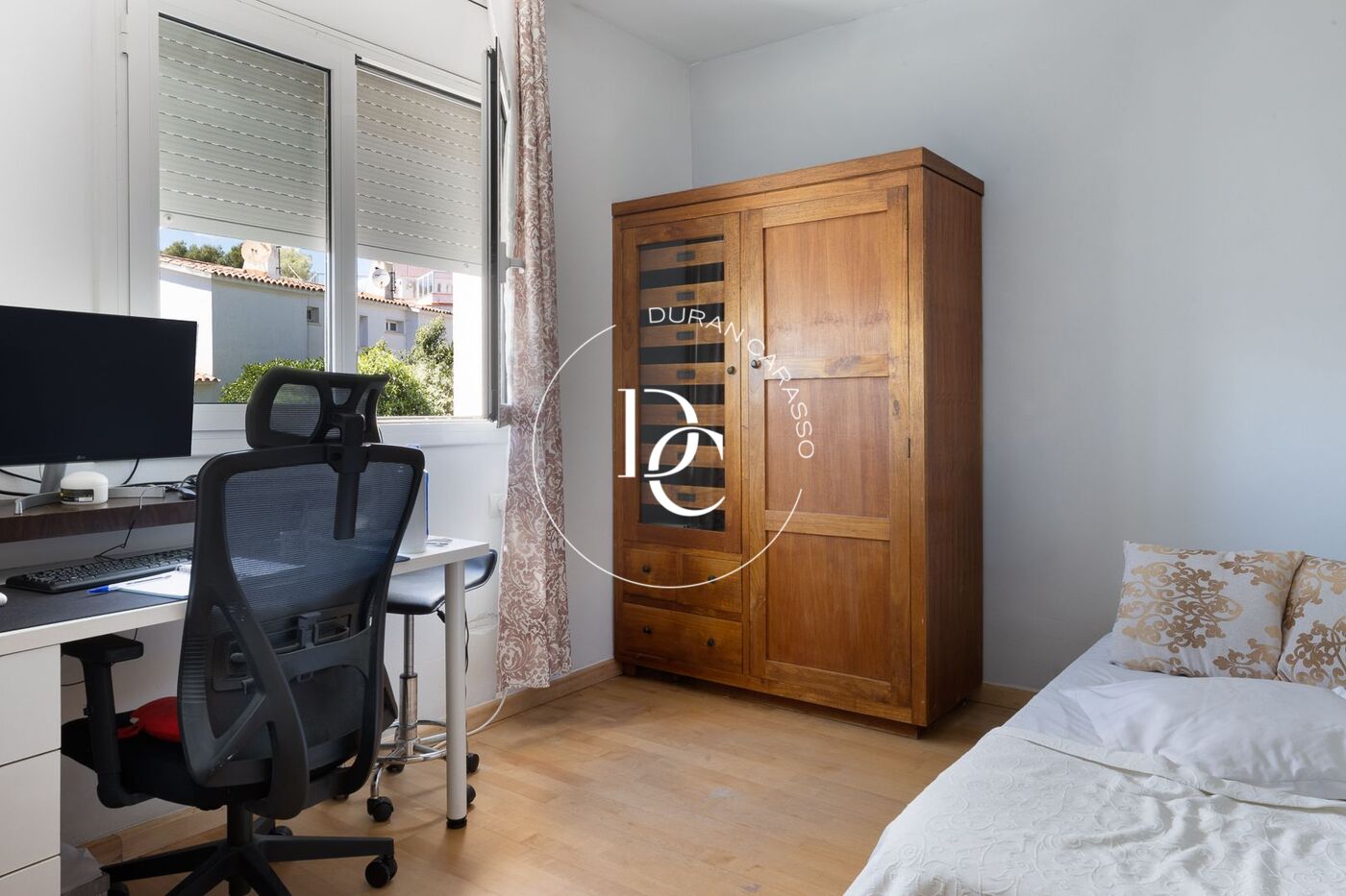 Casa con piscina privada en venta en Vallpineda.