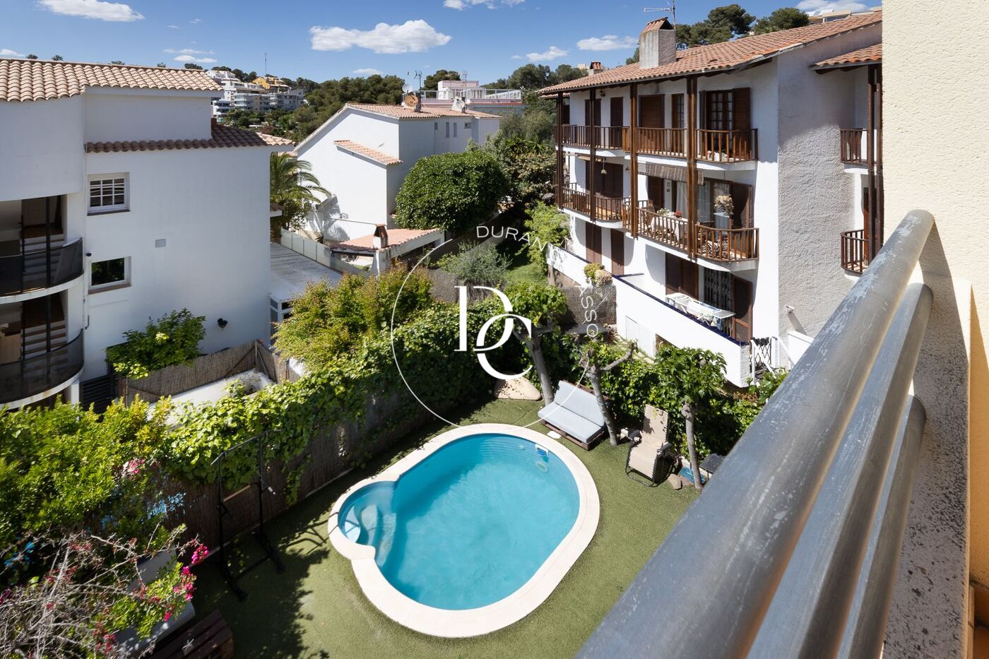 Casa con piscina privada en venta en Vallpineda.