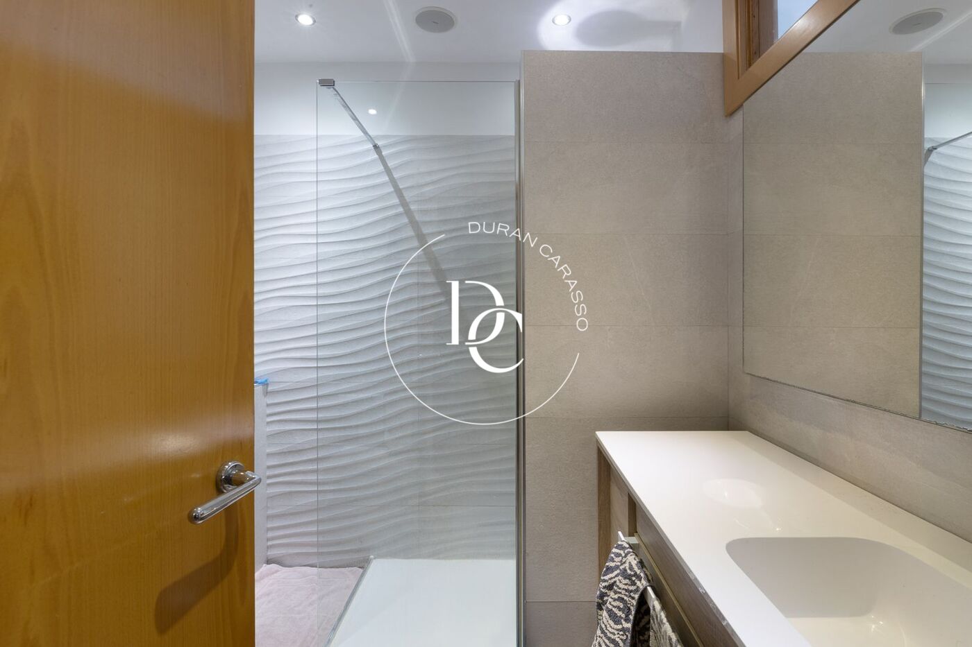 Casa con piscina privada en venta en Vallpineda.