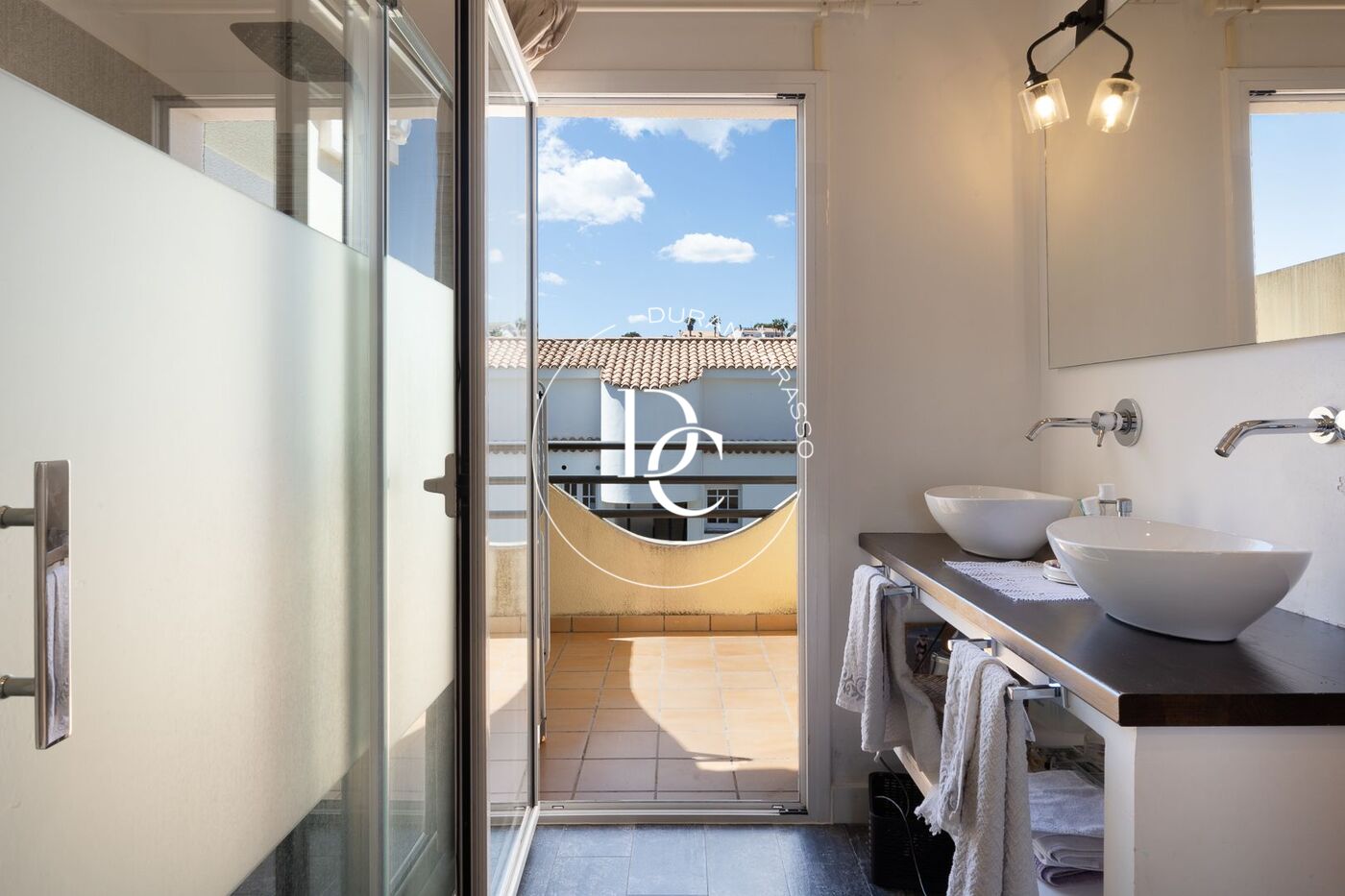 Casa con piscina privada en venta en Vallpineda.