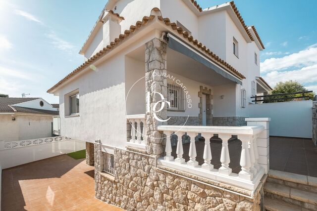 Casa familiar reformada en venta en Mas d'en Serra