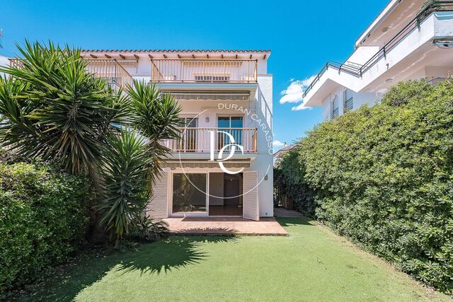Casa pareada en Vinyet a lado del mar