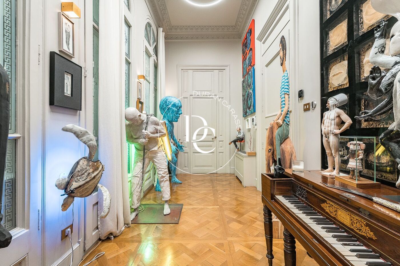 Exclusivo piso de grandes dimensiones con piscina en el corazón de Barcelona