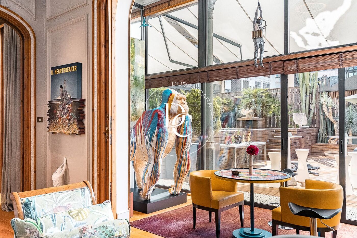 Exclusivo piso de grandes dimensiones con piscina en el corazón de Barcelona