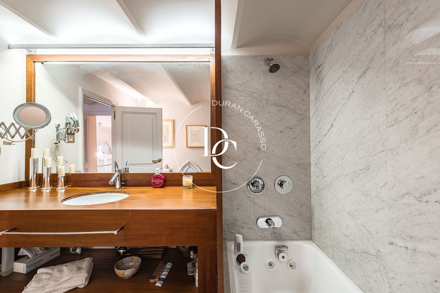 Exclusivo piso de grandes dimensiones con piscina en el corazón de Barcelona