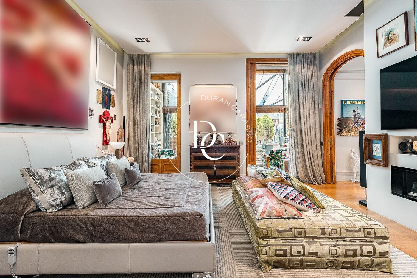 Exclusivo piso de grandes dimensiones con piscina en el corazón de Barcelona