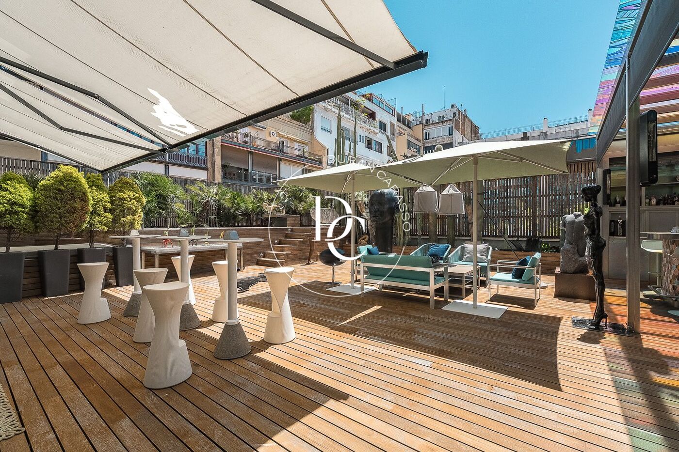 Exclusivo piso de grandes dimensiones con piscina en el corazón de Barcelona