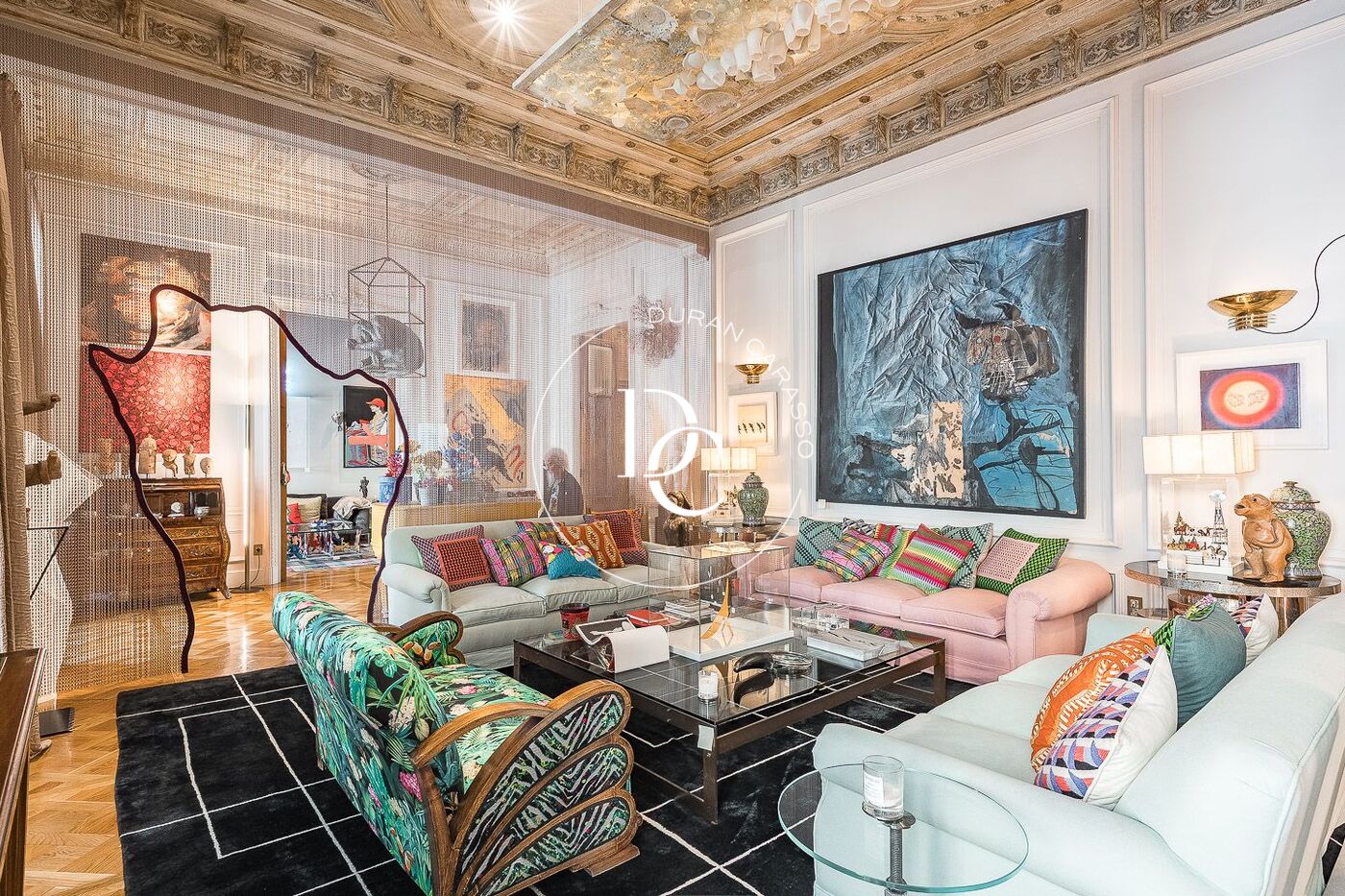 Exclusivo piso de grandes dimensiones con piscina en el corazón de Barcelona