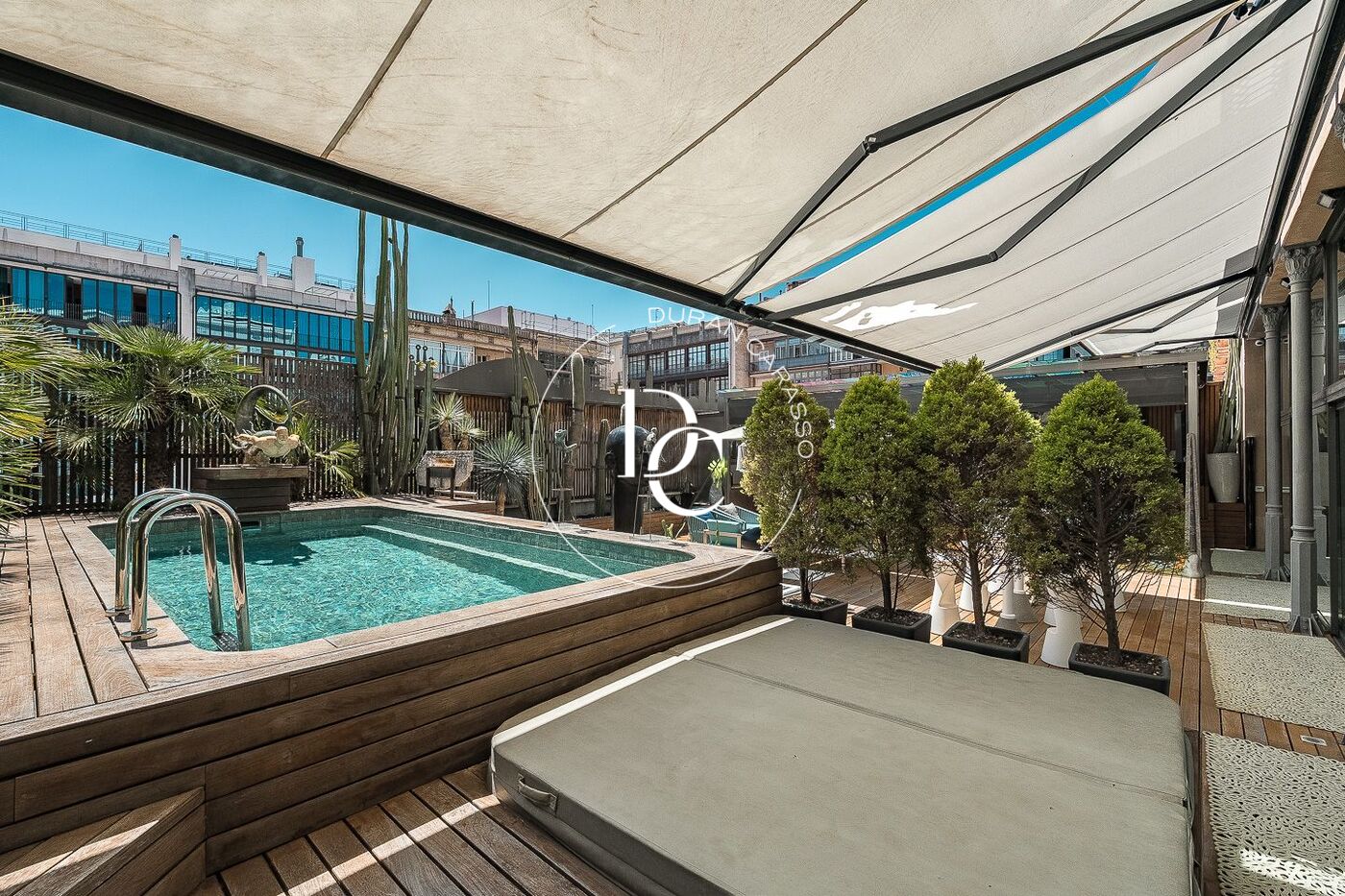 Exclusivo piso de grandes dimensiones con piscina en el corazón de Barcelona