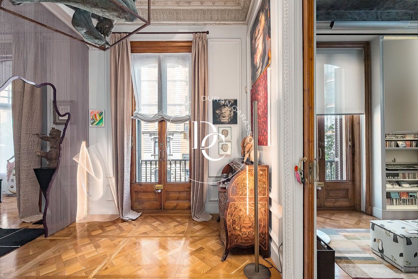 Exclusivo piso de grandes dimensiones con piscina en el corazón de Barcelona