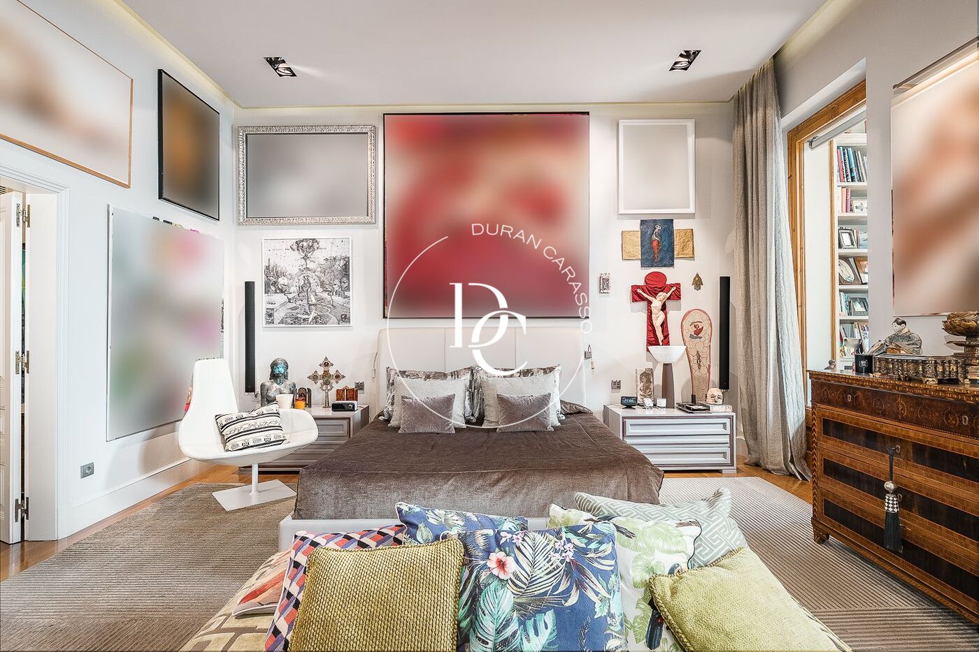 Exclusivo piso de grandes dimensiones con piscina en el corazón de Barcelona