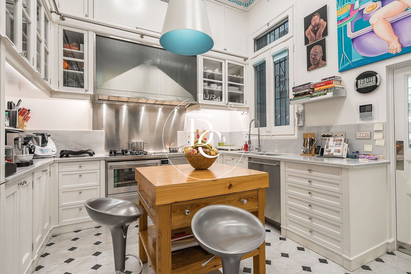Exclusivo piso de grandes dimensiones con piscina en el corazón de Barcelona